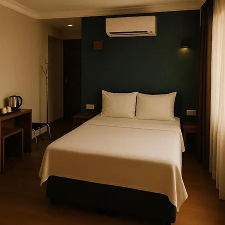 Hotel Red 2*